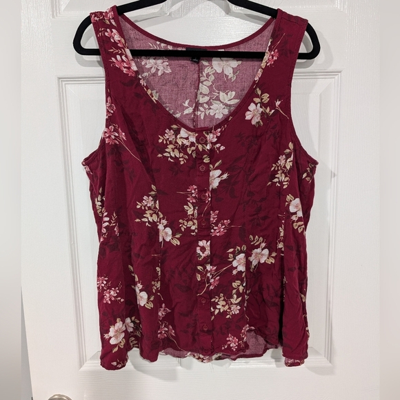 Torrid Red Wine Floral Fit and Flare Stretch Challis Button-Front Tank in Size 2 - Picture 1 of 11